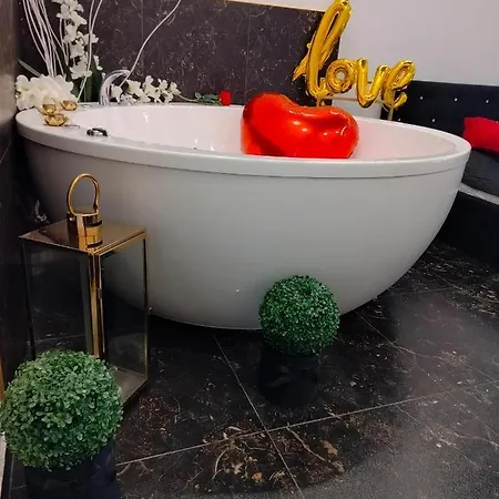 Zloty Z Jacuzzi アパート ビィドゴシュチュ